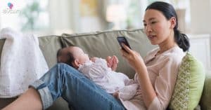 Hạn chế xem tivi và máy tính sau khi sinh 