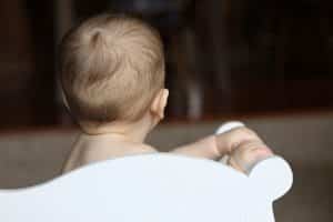Trẻ sơ sinh bị rụng tóc - nguyên nhân và cách khắc phục [Đầy đủ 2020]1